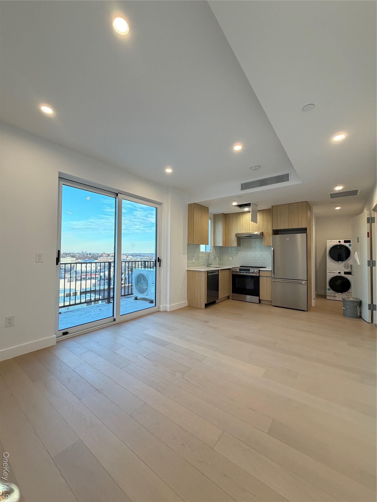 Condo Northern  Queens, NY 11354, MLS-942992-4