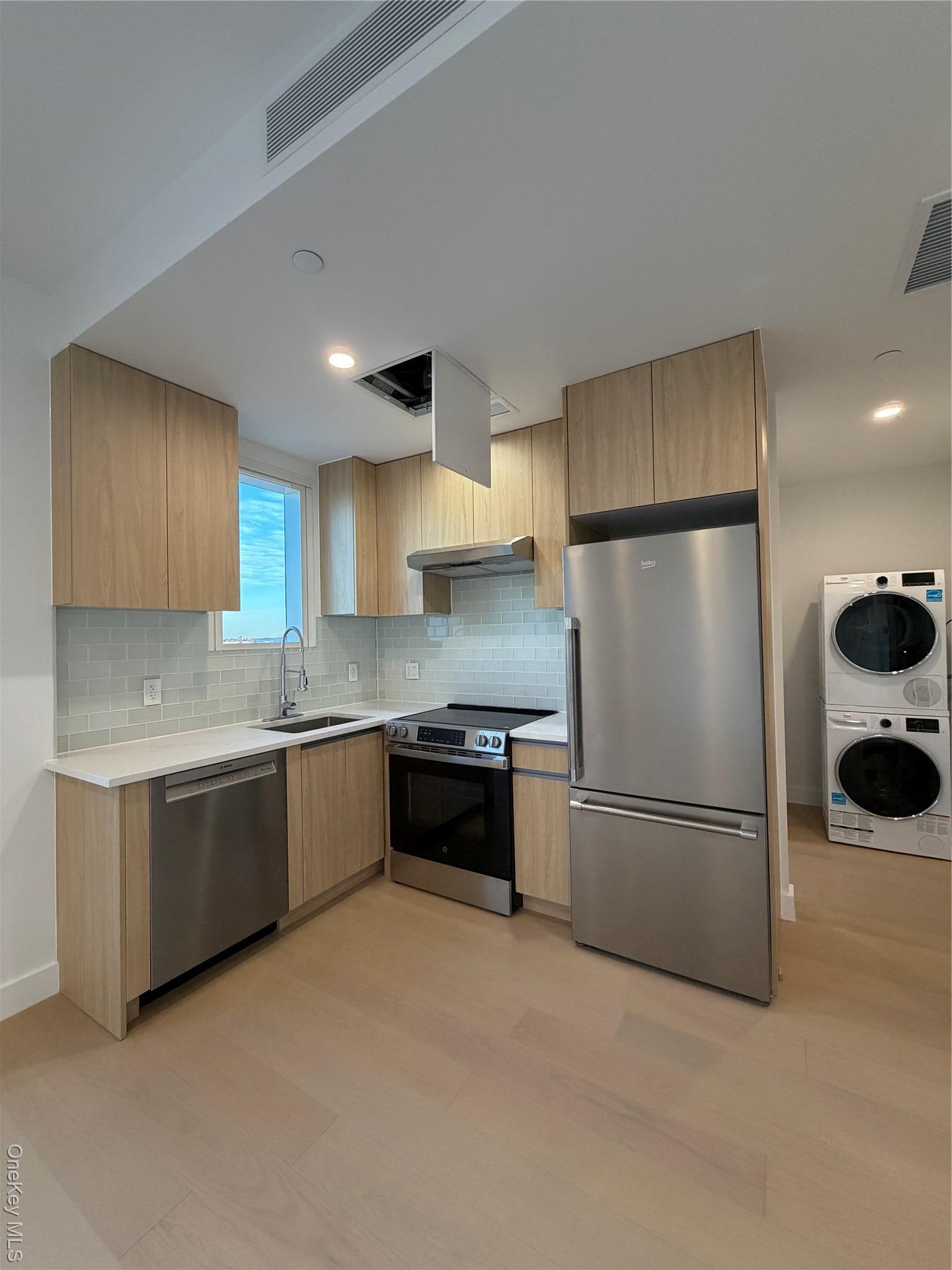 Condo Northern  Queens, NY 11354, MLS-942992-6