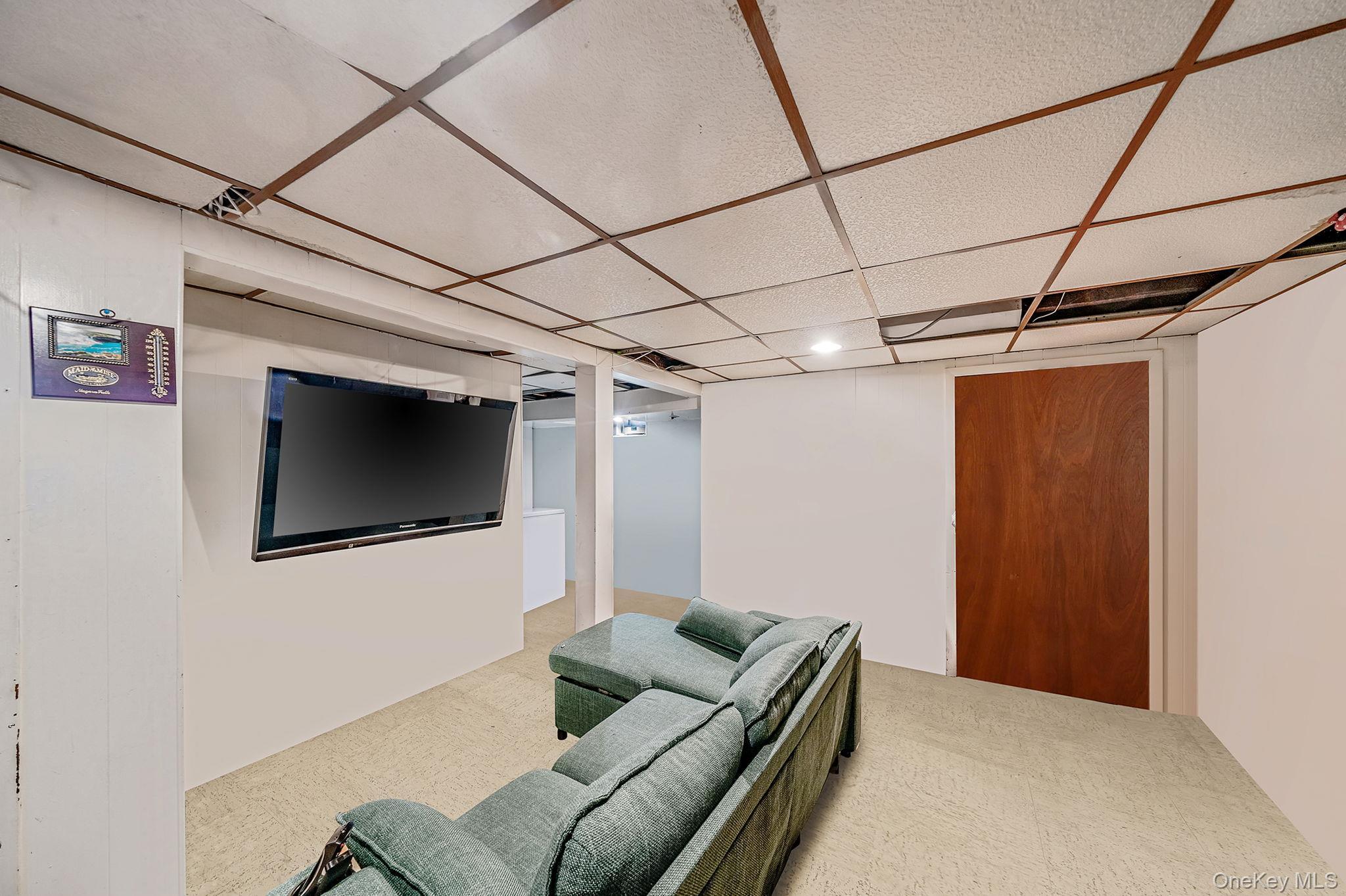 Single Family Chester Nassau County, NY 11580, MLS-942993-16