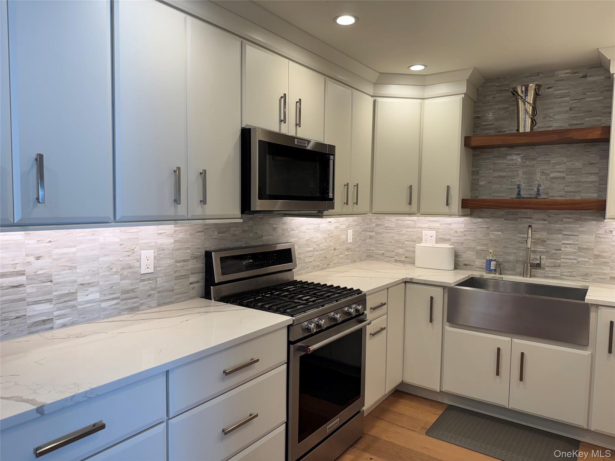 Condo Altessa  Suffolk County, NY 11747, MLS-942999-4