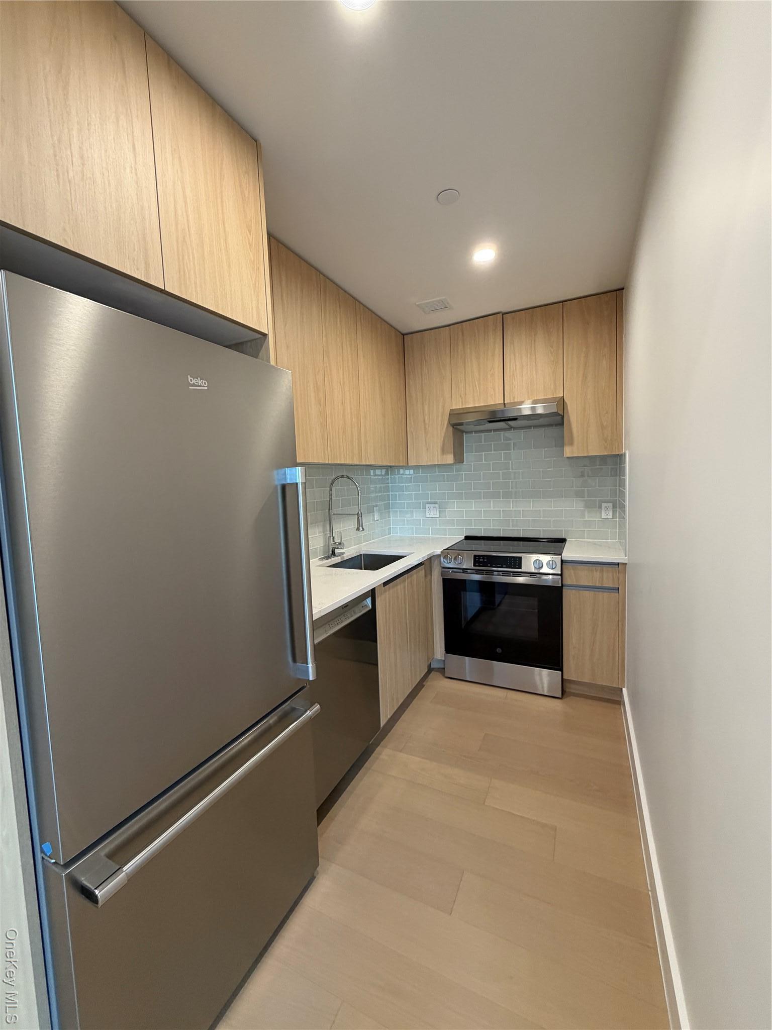 Condo Northern  Queens, NY 11354, MLS-943011-4