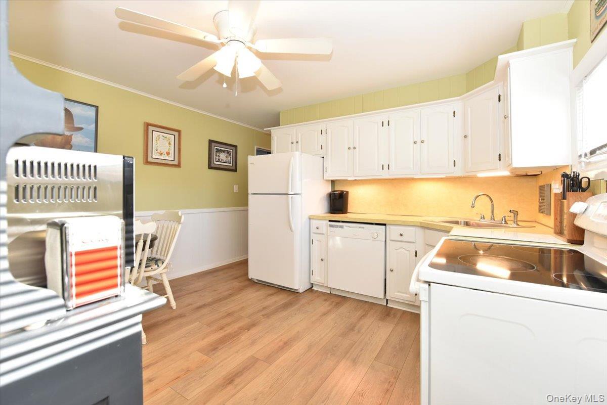 Single Family Seaton Nassau County, NY 11758, MLS-943026-8