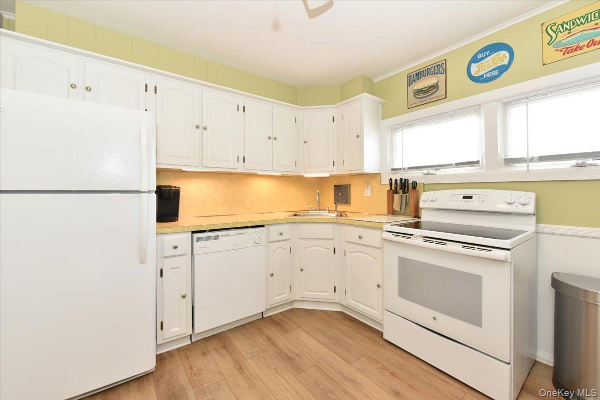 Single Family Seaton Nassau County, NY 11758, MLS-943026-9