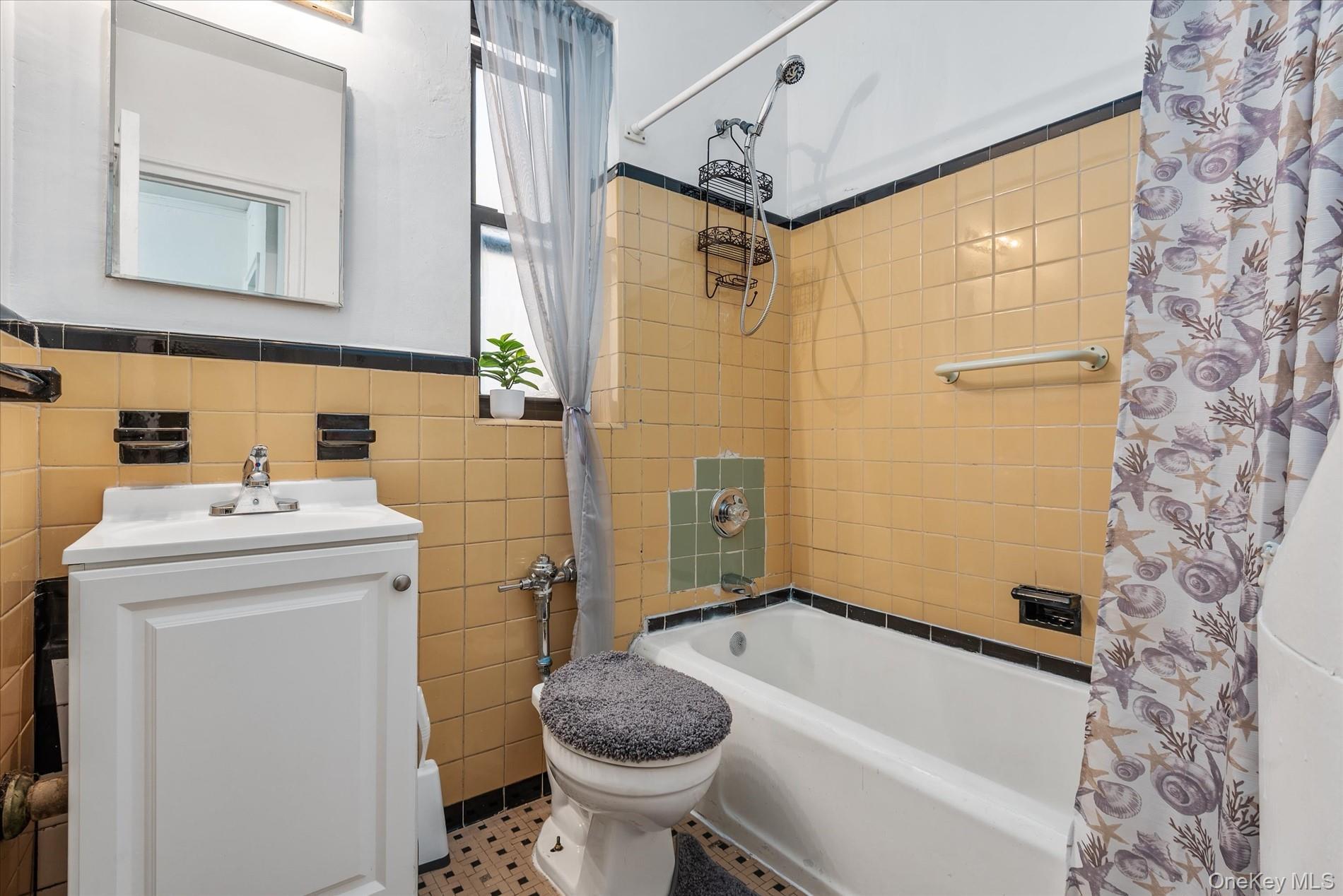 Coop Seaman Avenue  Manhattan, NY 10034, MLS-943088-11