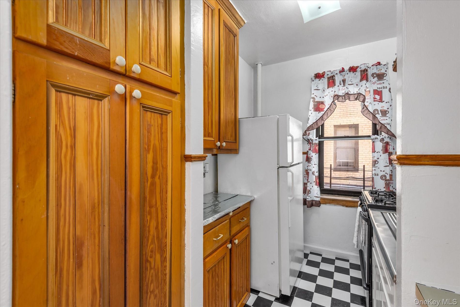 Coop Seaman Avenue  Manhattan, NY 10034, MLS-943088-9