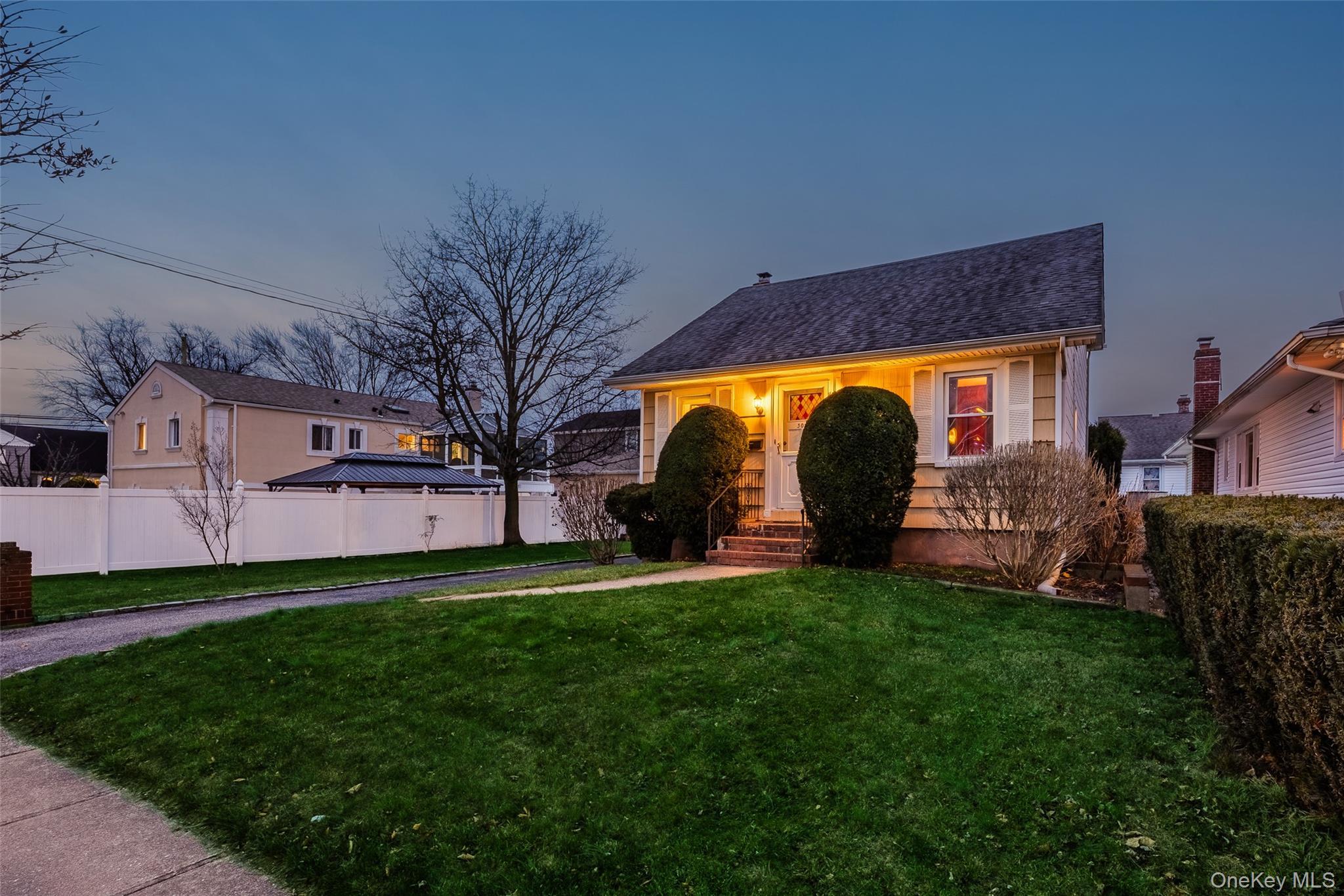 Single Family Western  Nassau County, NY 11510, MLS-943135-5