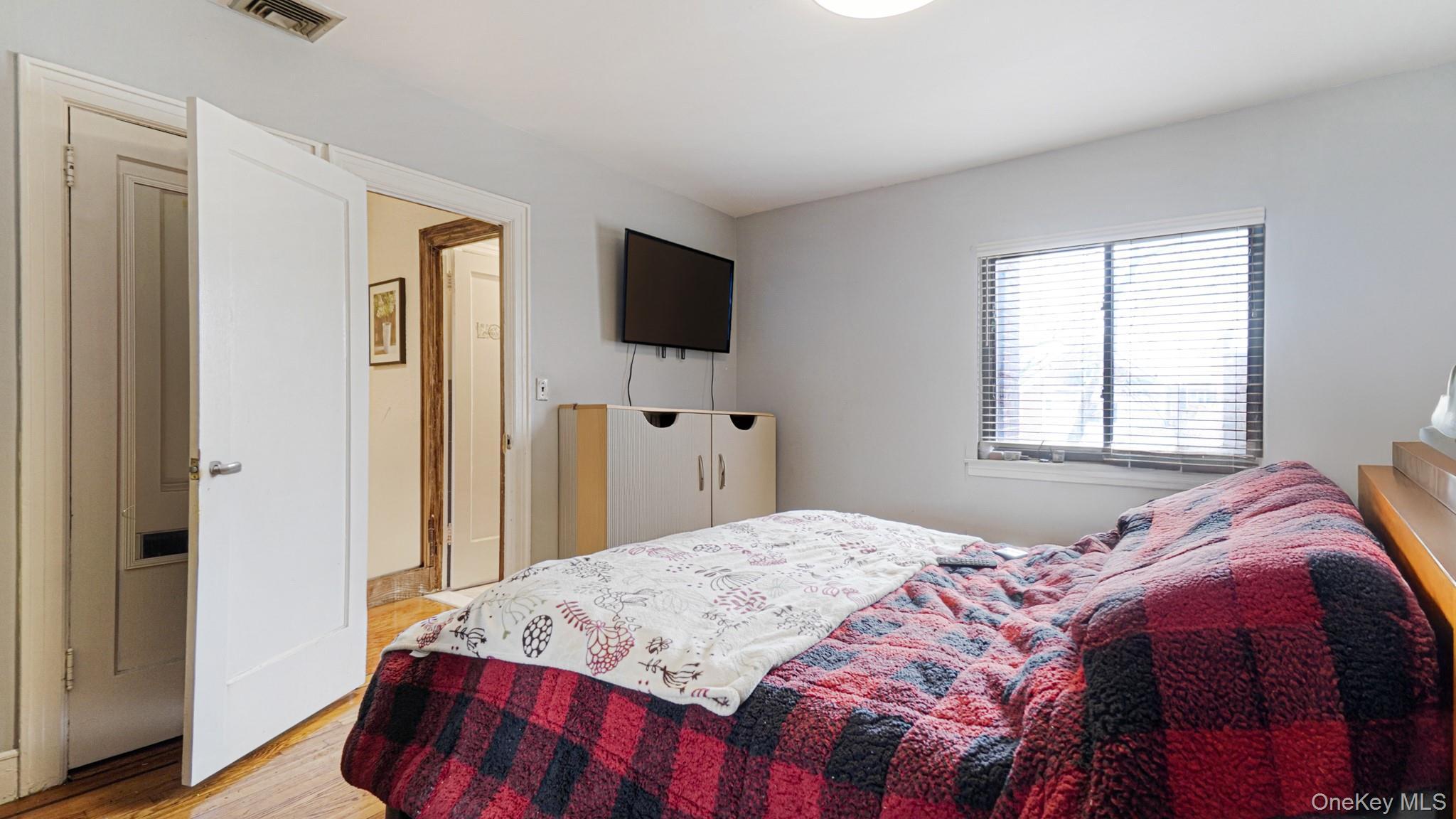 Single Family Yates  Bronx, NY 10469, MLS-943139-14