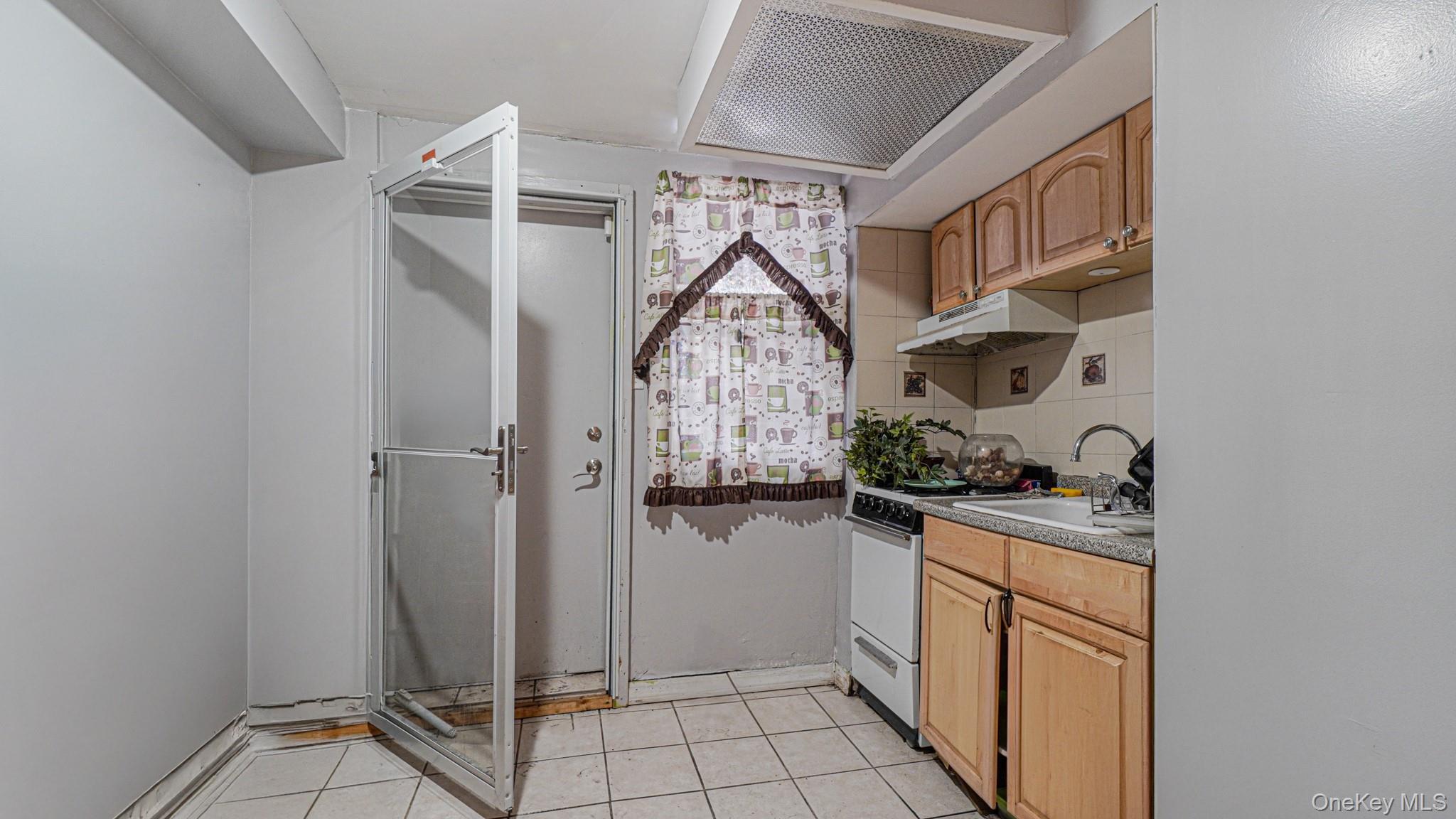 Single Family Yates  Bronx, NY 10469, MLS-943139-18