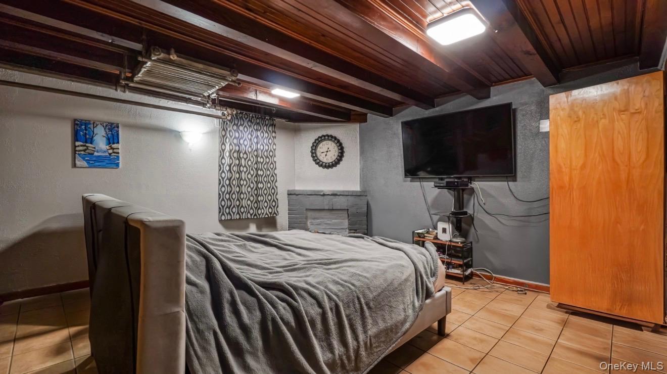 Single Family Yates  Bronx, NY 10469, MLS-943139-23