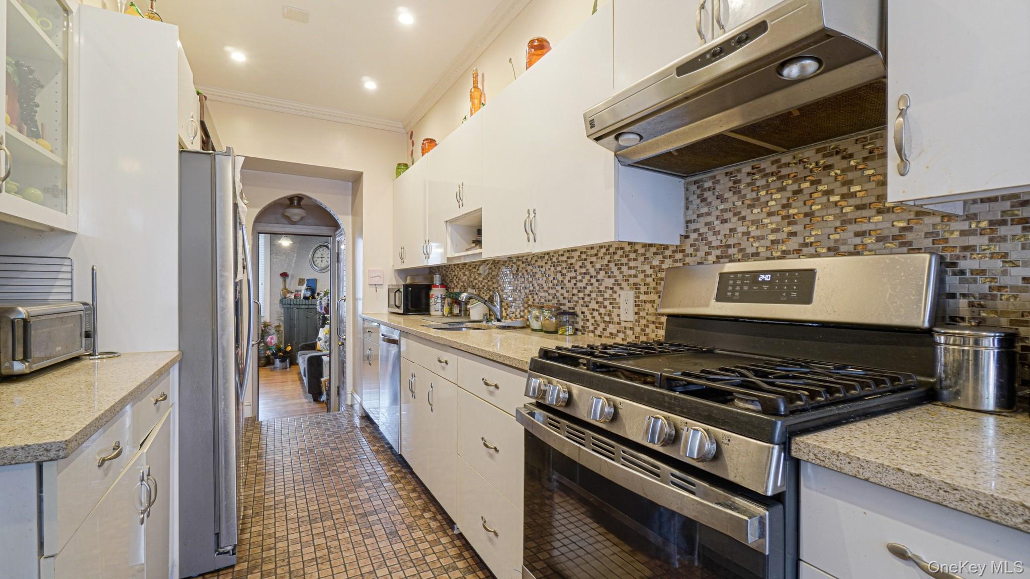 Single Family Yates  Bronx, NY 10469, MLS-943139-8