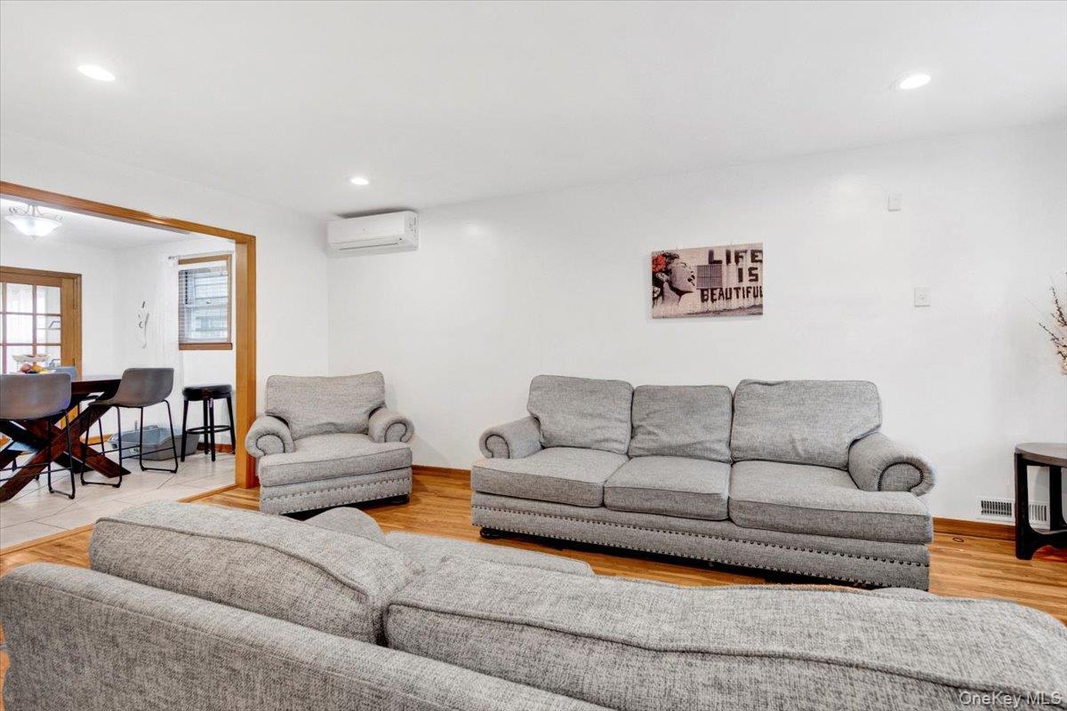 Single Family Brinsmade  Bronx, NY 10465, MLS-943146-10