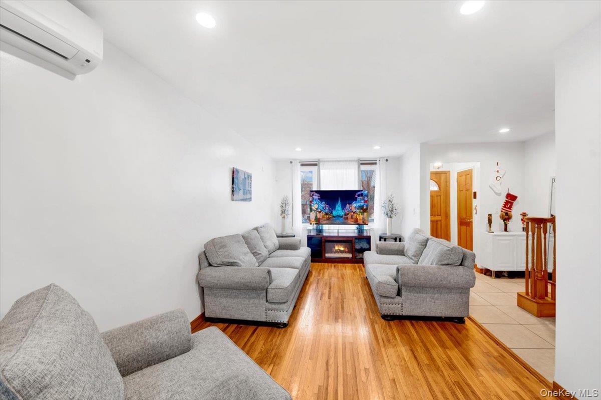 Single Family Brinsmade  Bronx, NY 10465, MLS-943146-11