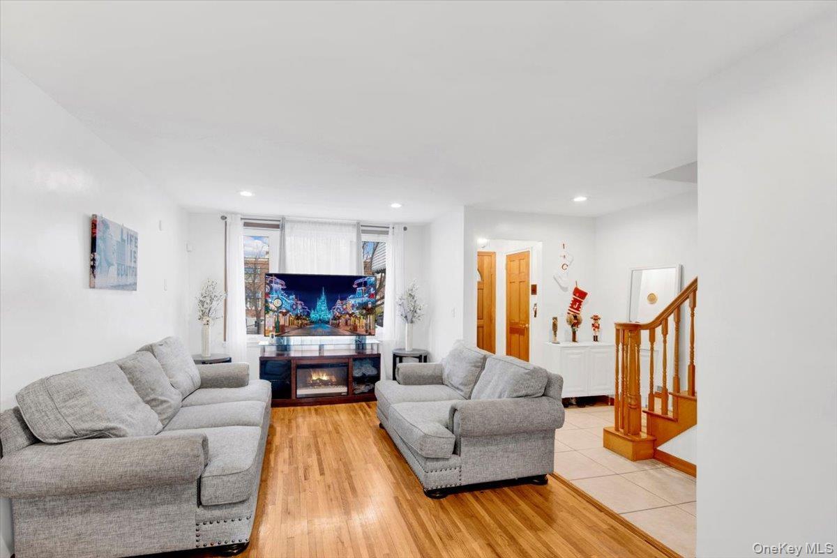 Single Family Brinsmade  Bronx, NY 10465, MLS-943146-12