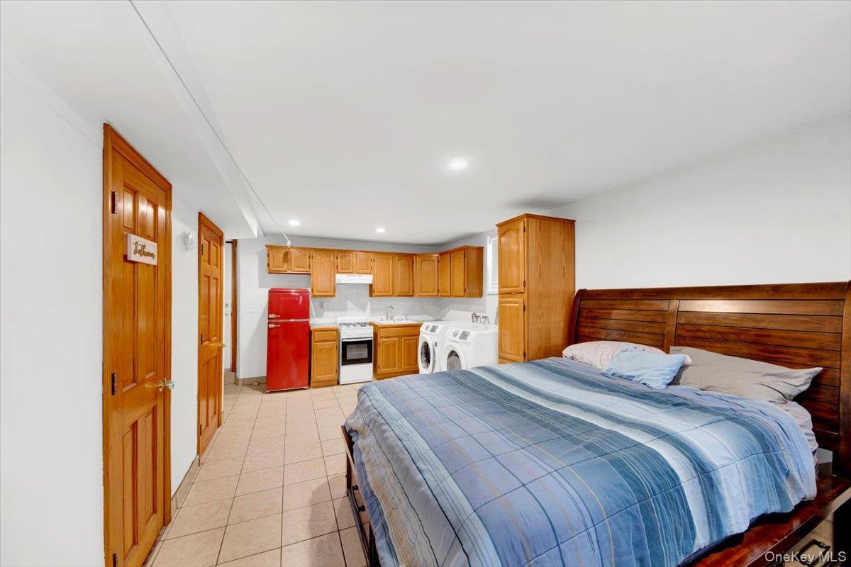 Single Family Brinsmade  Bronx, NY 10465, MLS-943146-25