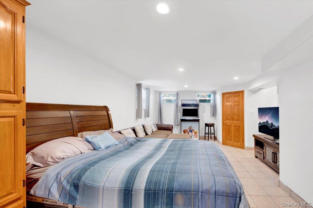 Single Family Brinsmade  Bronx, NY 10465, MLS-943146-26