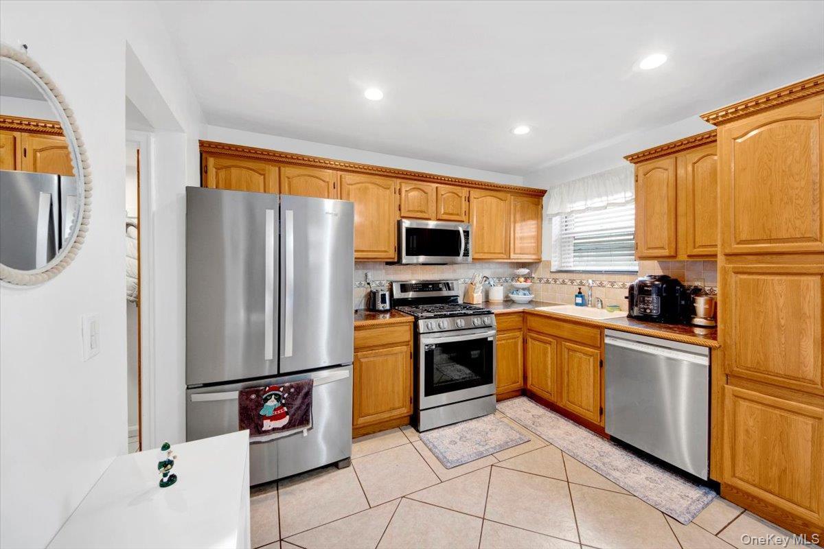 Single Family Brinsmade  Bronx, NY 10465, MLS-943146-4