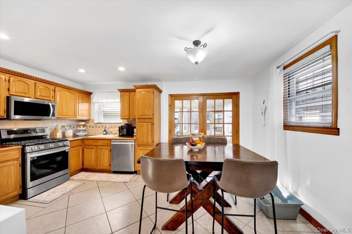 Single Family Brinsmade  Bronx, NY 10465, MLS-943146-6