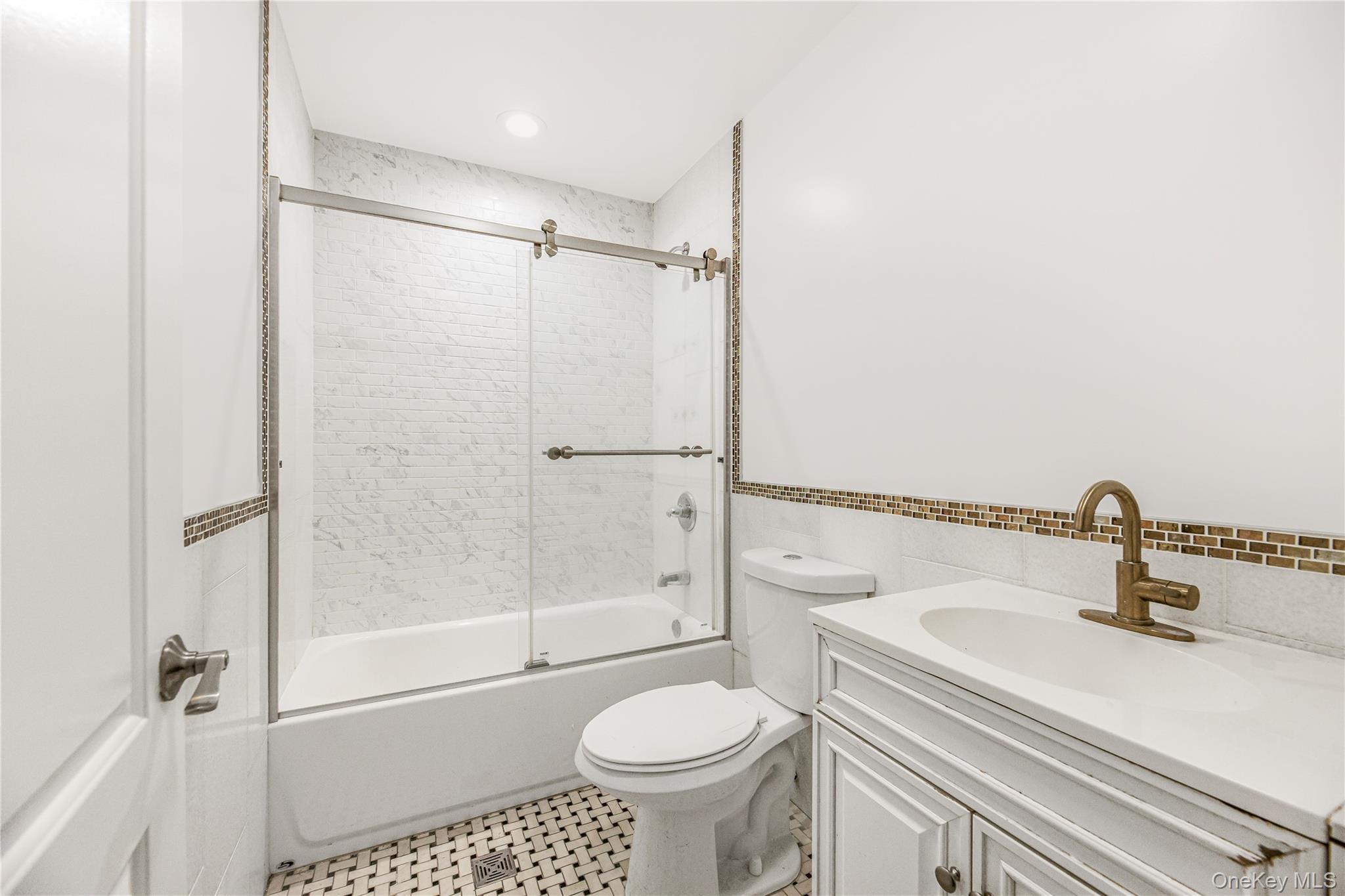 Single Family Williamsbridge  Bronx, NY 10467, MLS-943169-25