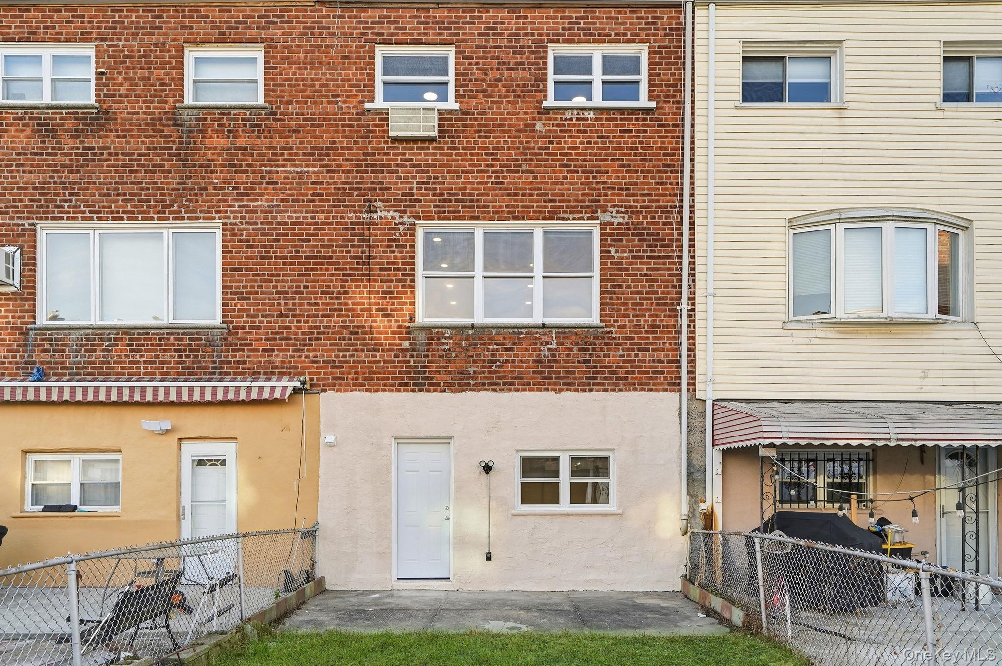 Single Family Balcom  Bronx, NY 10465, MLS-943197-28