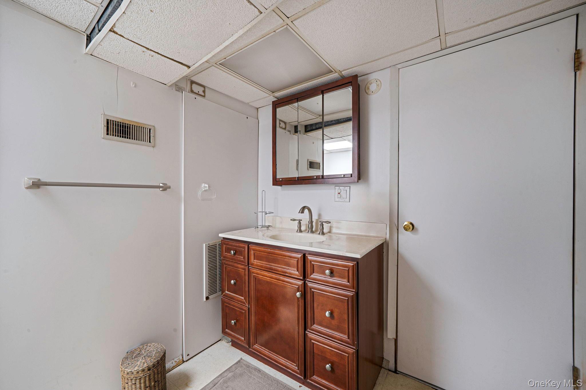 Single Family Woodrow Suffolk County, NY 11704, MLS-943226-19