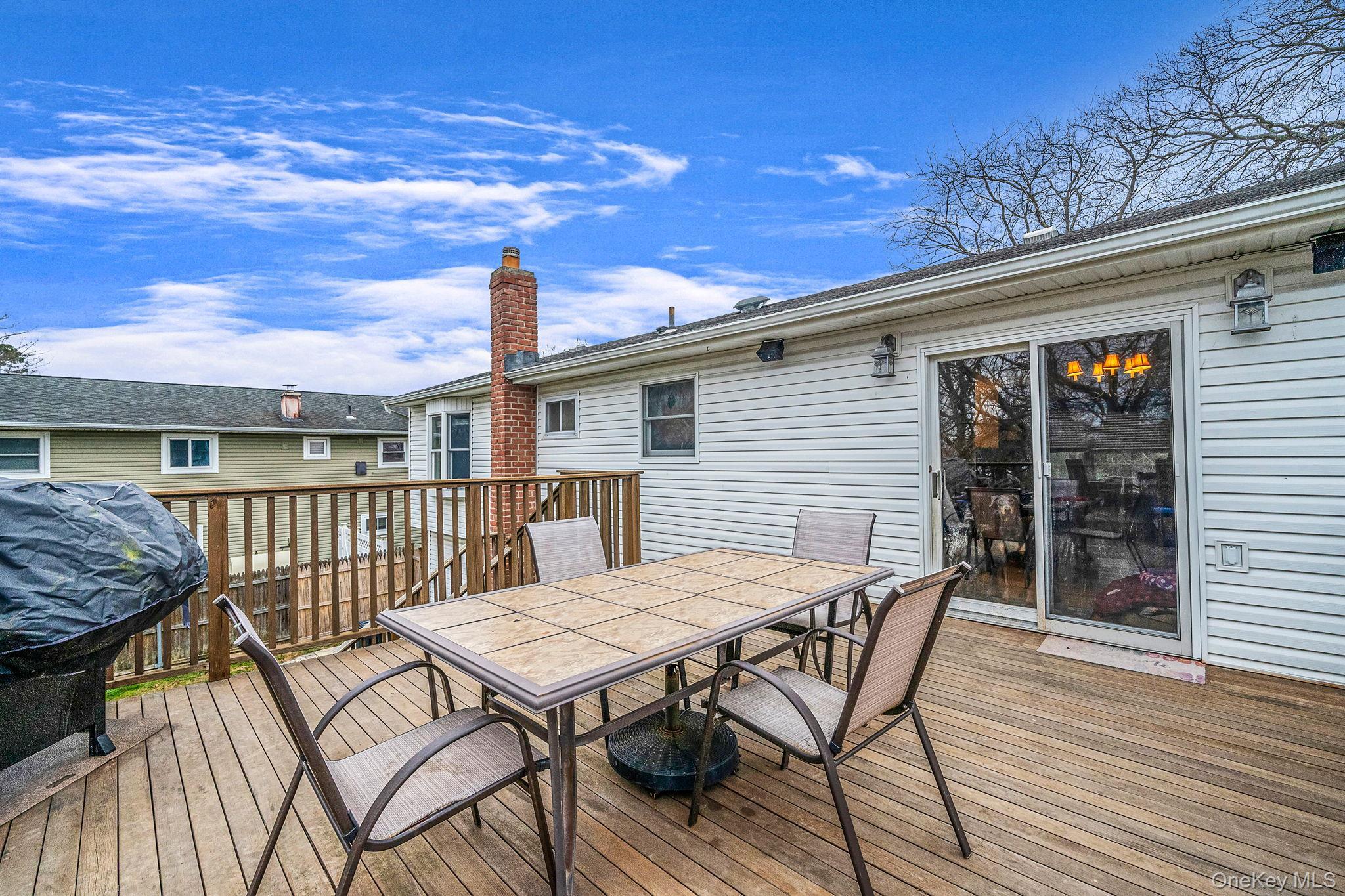 Single Family Woodrow Suffolk County, NY 11704, MLS-943226-27