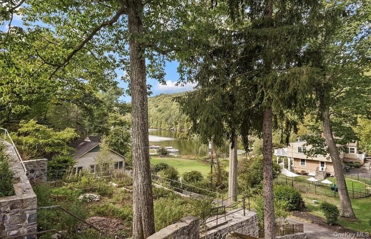 Single Family Oakdale Putnam County, NY 10579, MLS-943331-26