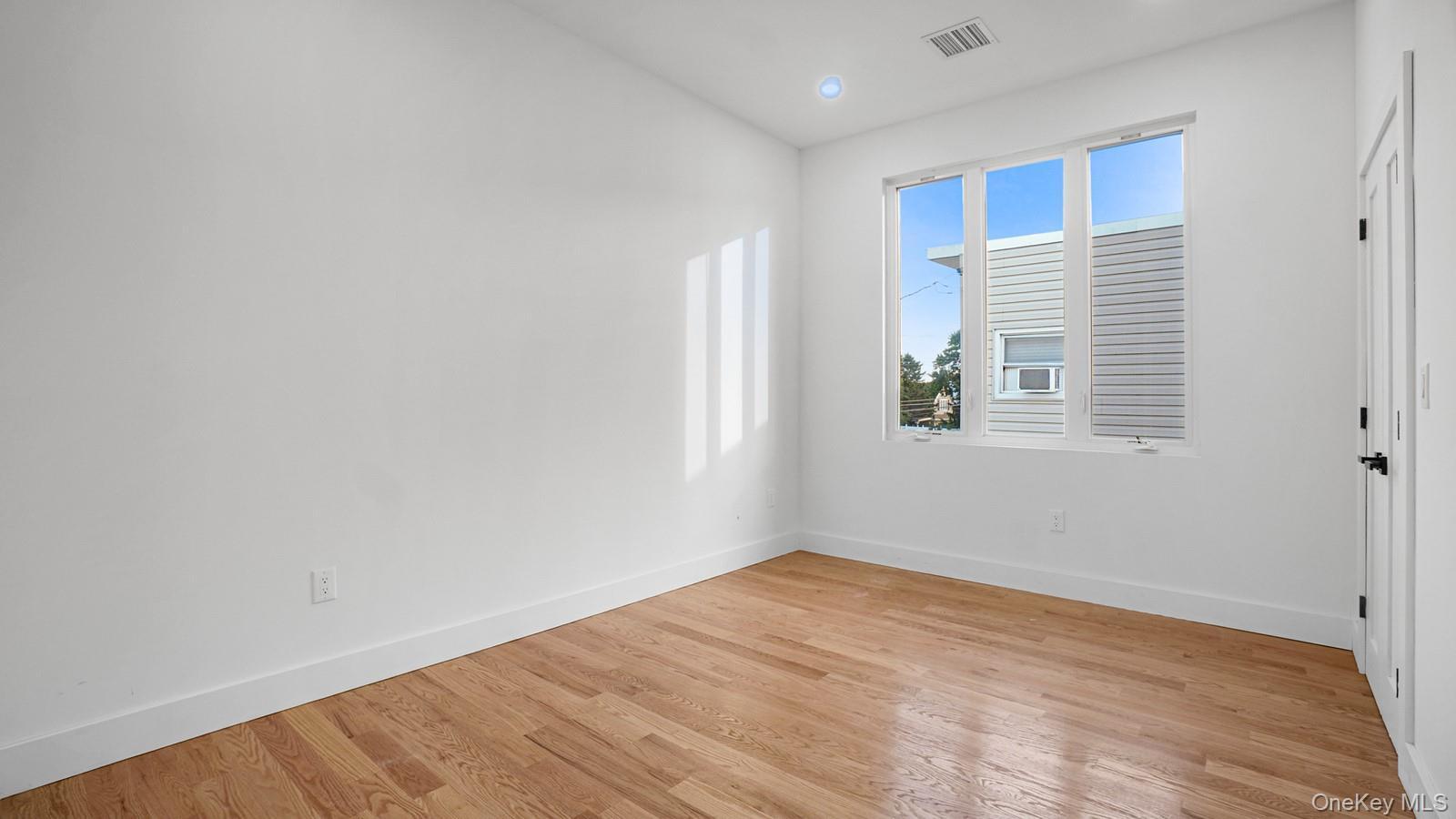 Single Family Tierney  Bronx, NY 10465, MLS-943364-16