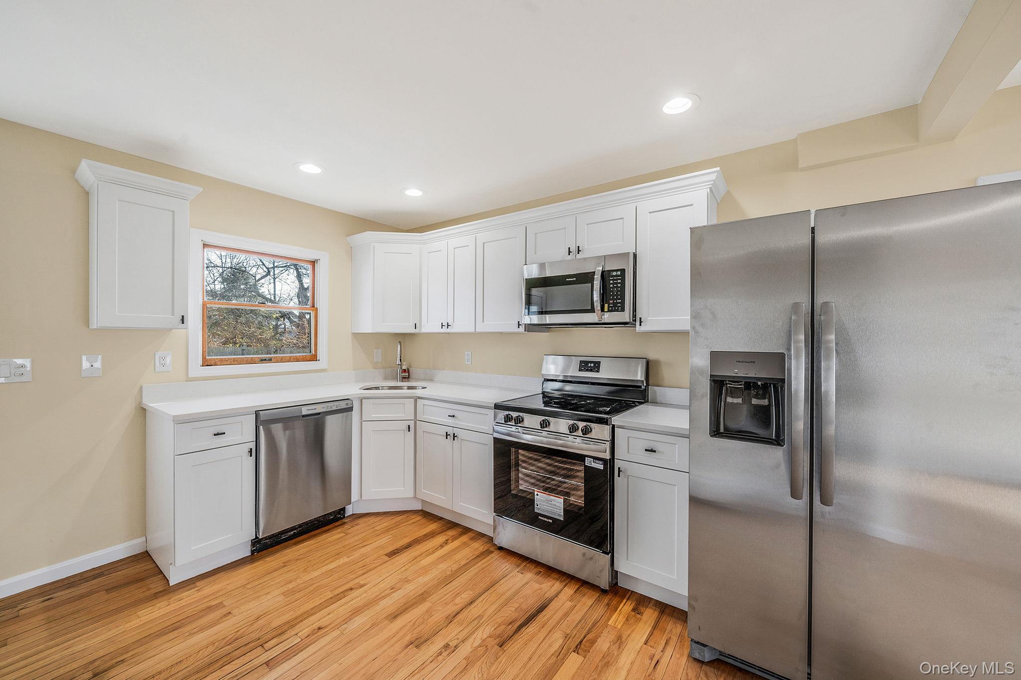 Single Family Walnut Suffolk County, NY 11772, MLS-943382-4