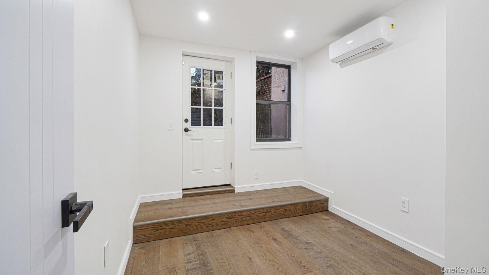 Single Family 224th Bronx, NY 10466, MLS-943389-16