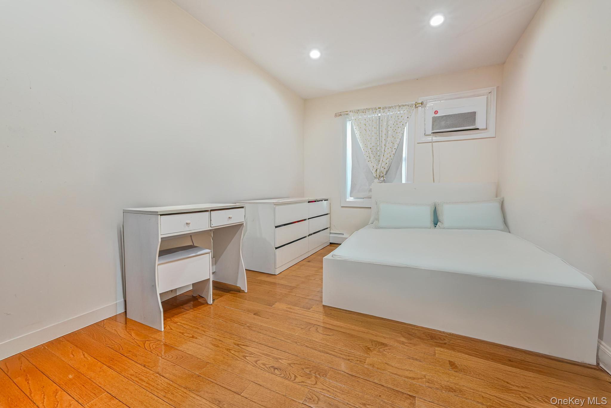 Single Family 147th Queens, NY 11422, MLS-943457-21