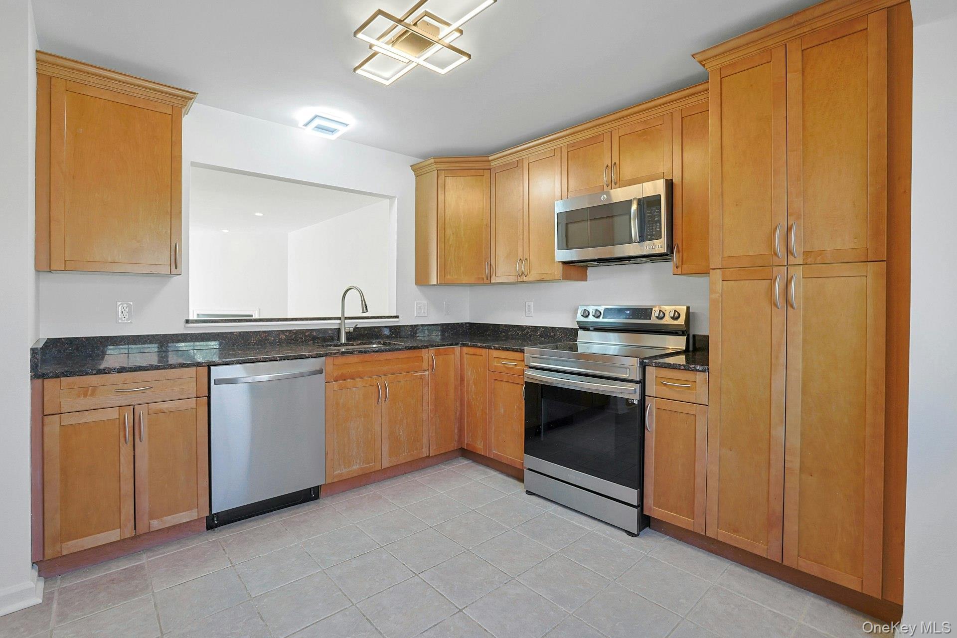 Single Family Victoria Westchester County, NY 10549, MLS-943472-10