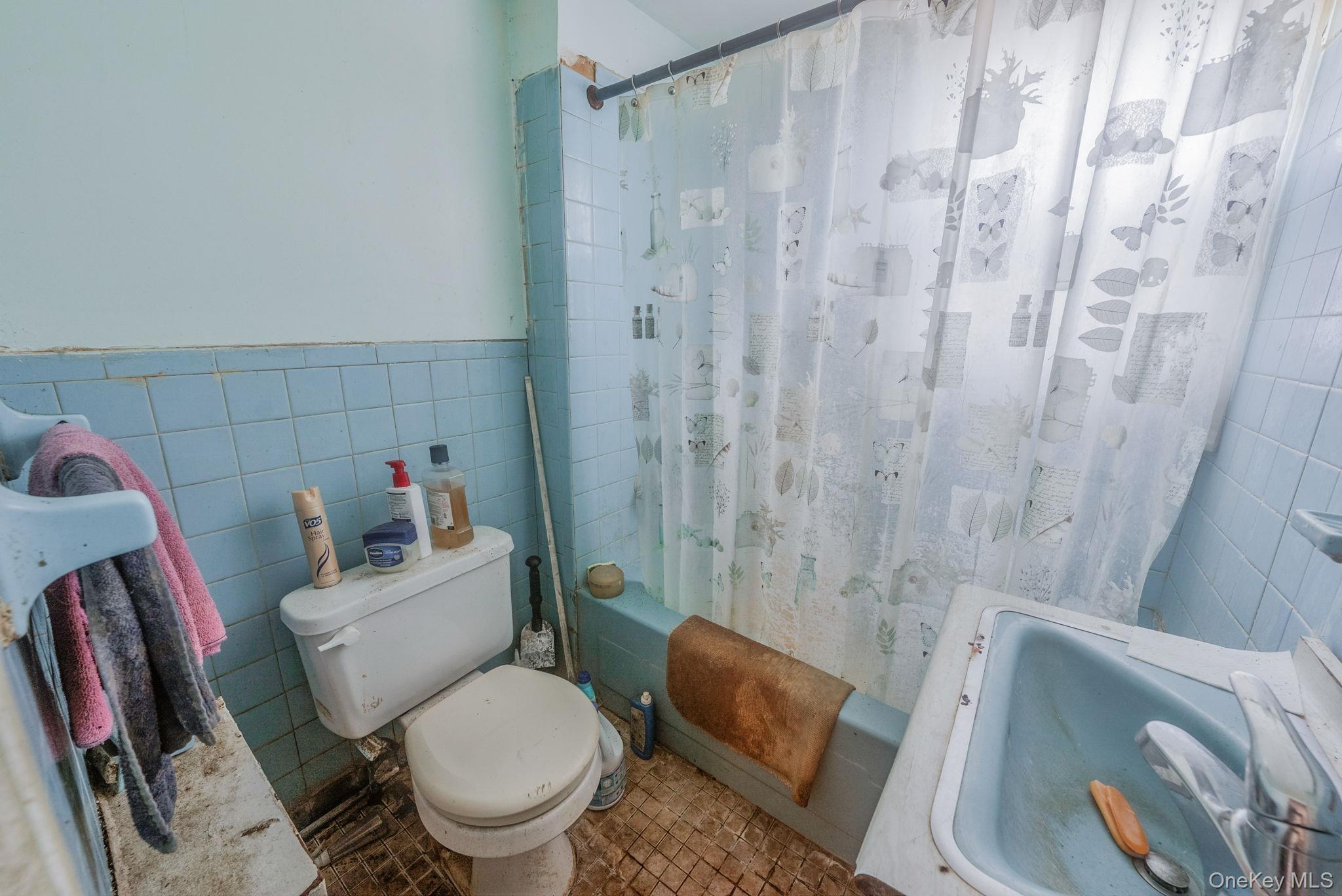 Single Family Hill Nassau County, NY 11553, MLS-943494-19