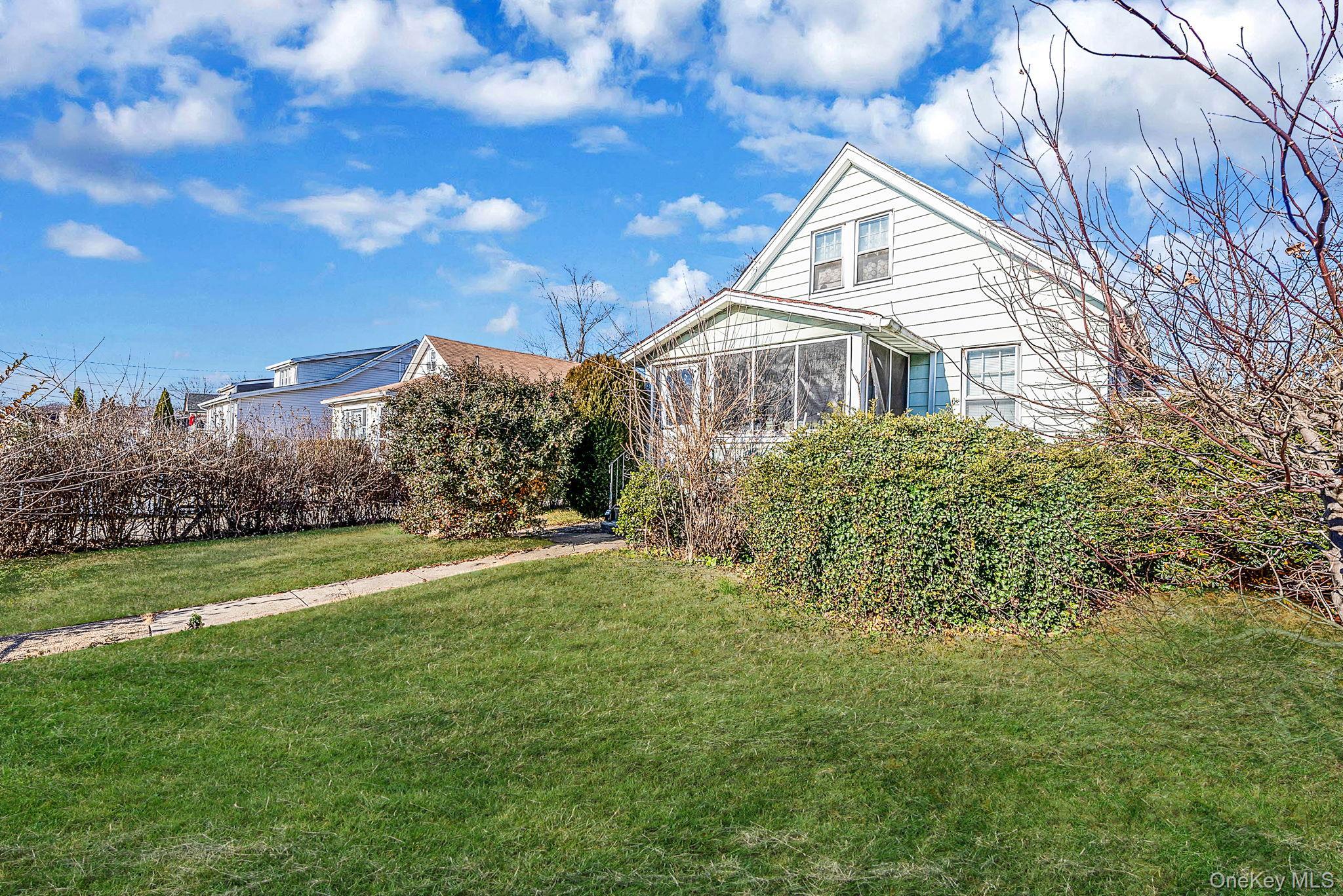 Single Family Hill Nassau County, NY 11553, MLS-943494-8