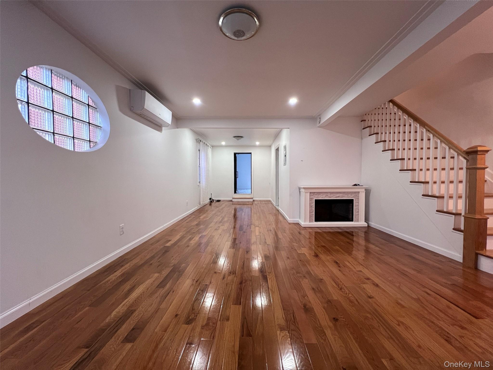 Single Family Seymour Bronx, NY 10469, MLS-943542-11