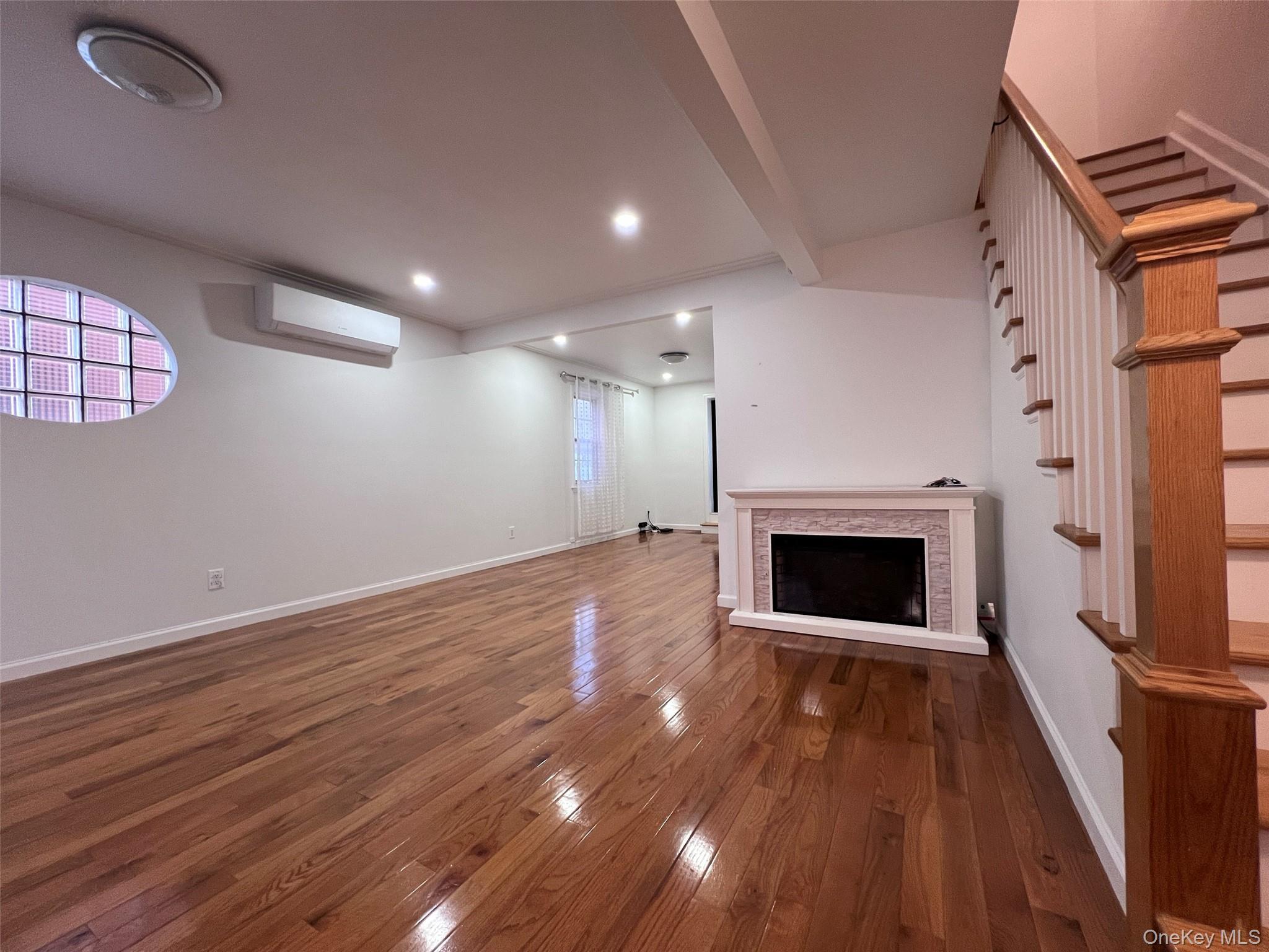 Single Family Seymour Bronx, NY 10469, MLS-943542-12