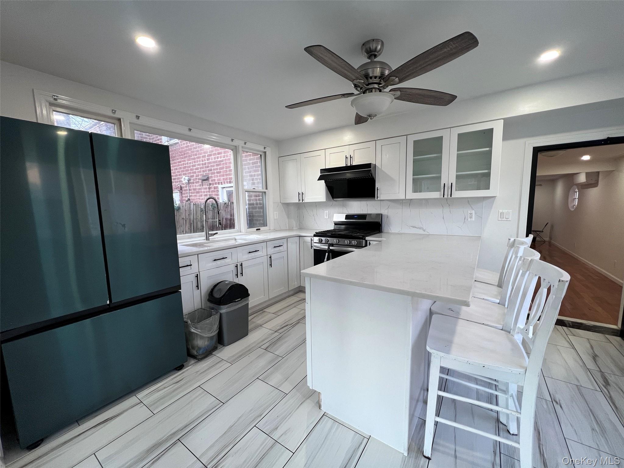 Single Family Seymour Bronx, NY 10469, MLS-943542-21