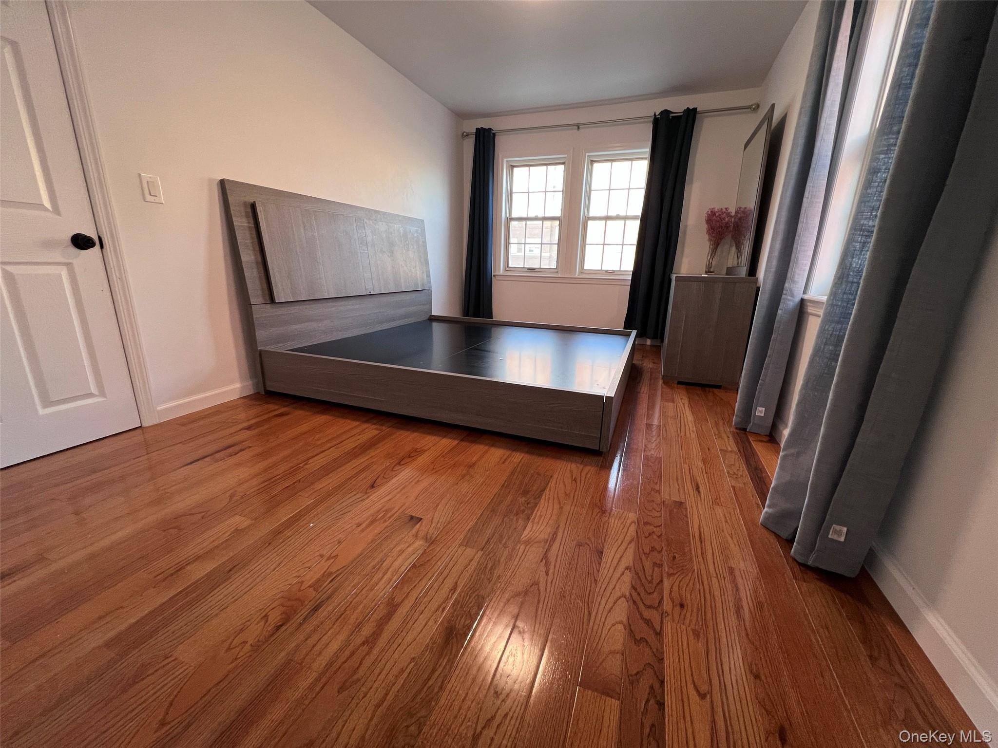 Single Family Seymour Bronx, NY 10469, MLS-943542-38