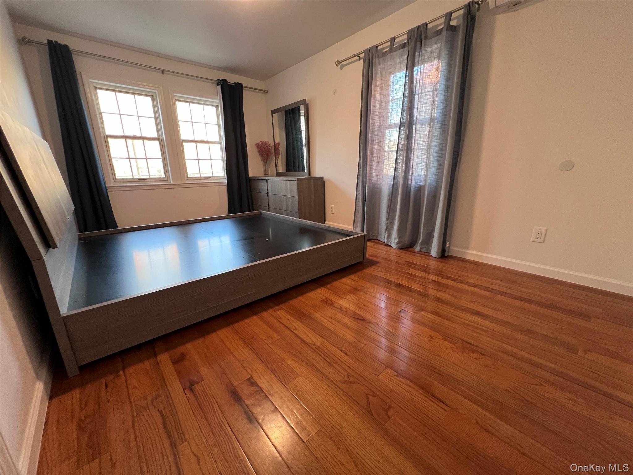 Single Family Seymour Bronx, NY 10469, MLS-943542-39