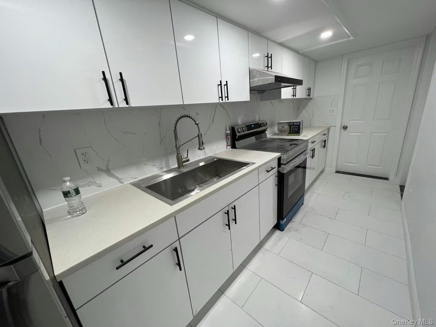 Single Family Seymour Bronx, NY 10469, MLS-943542-45