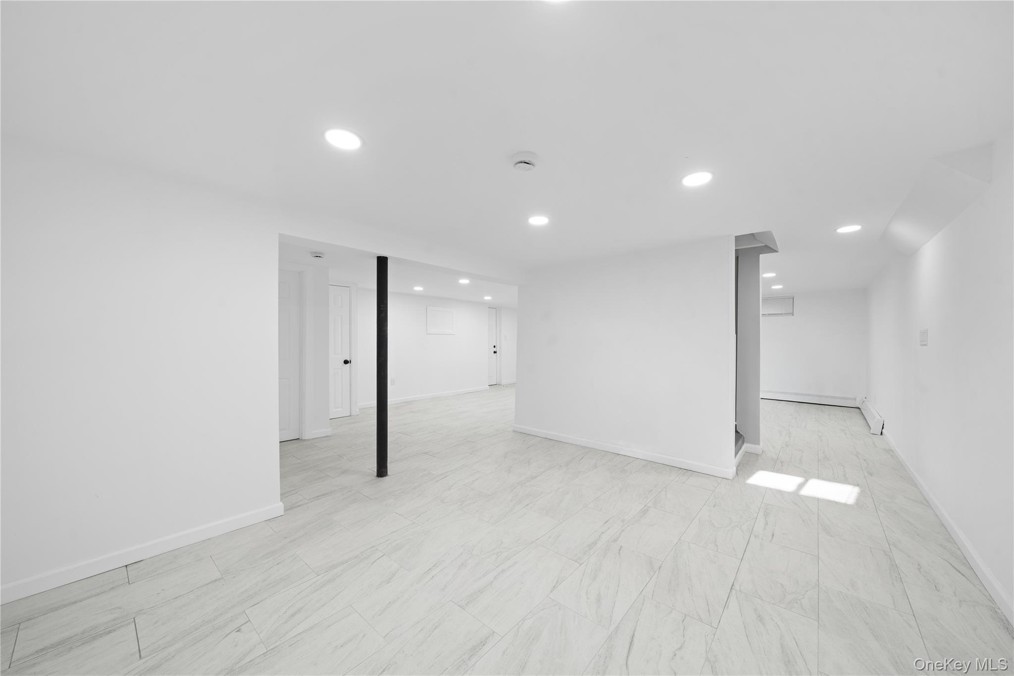 Single Family Arizona Suffolk County, NY 11704, MLS-943577-16