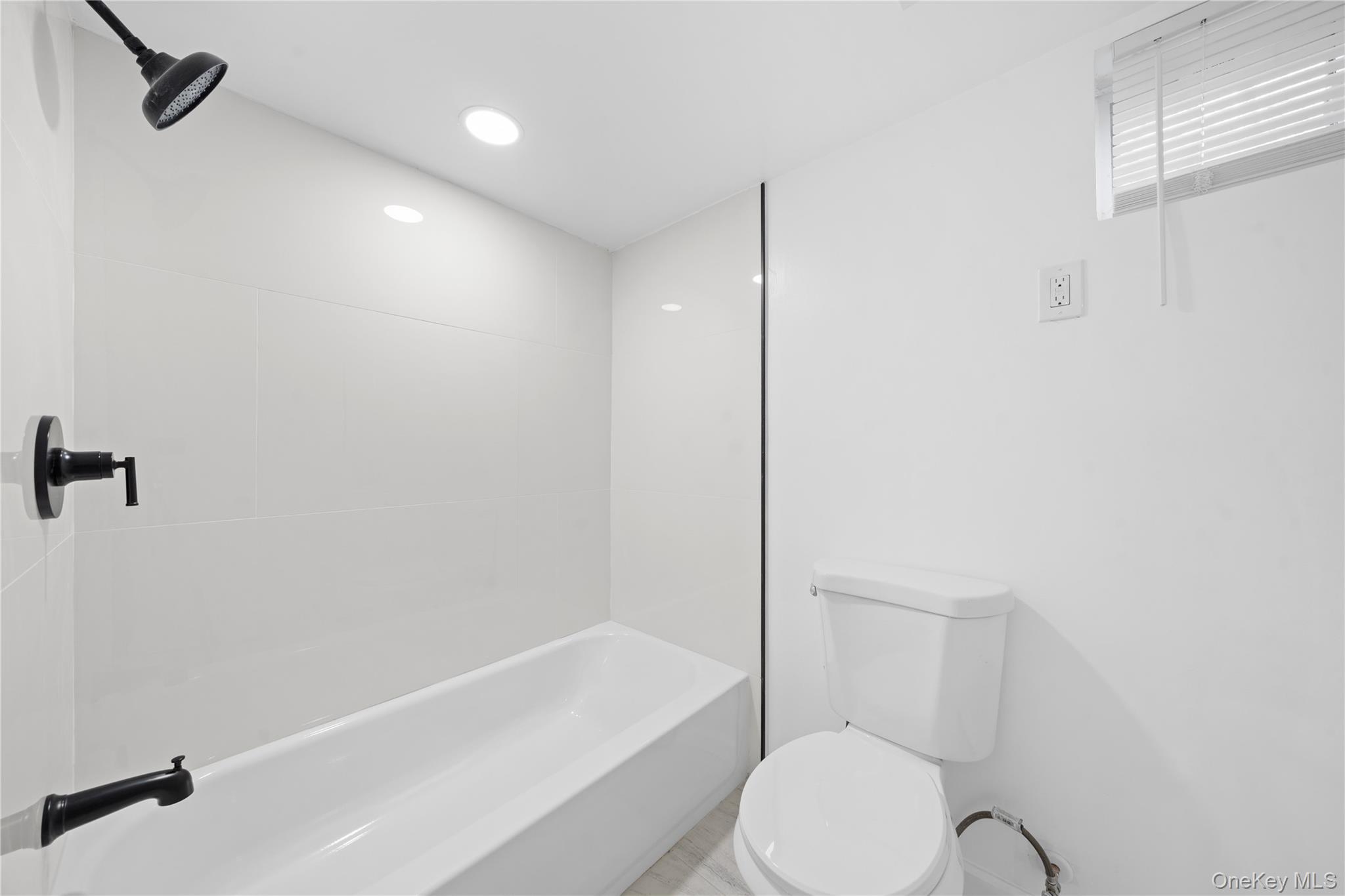 Single Family Arizona Suffolk County, NY 11704, MLS-943577-18