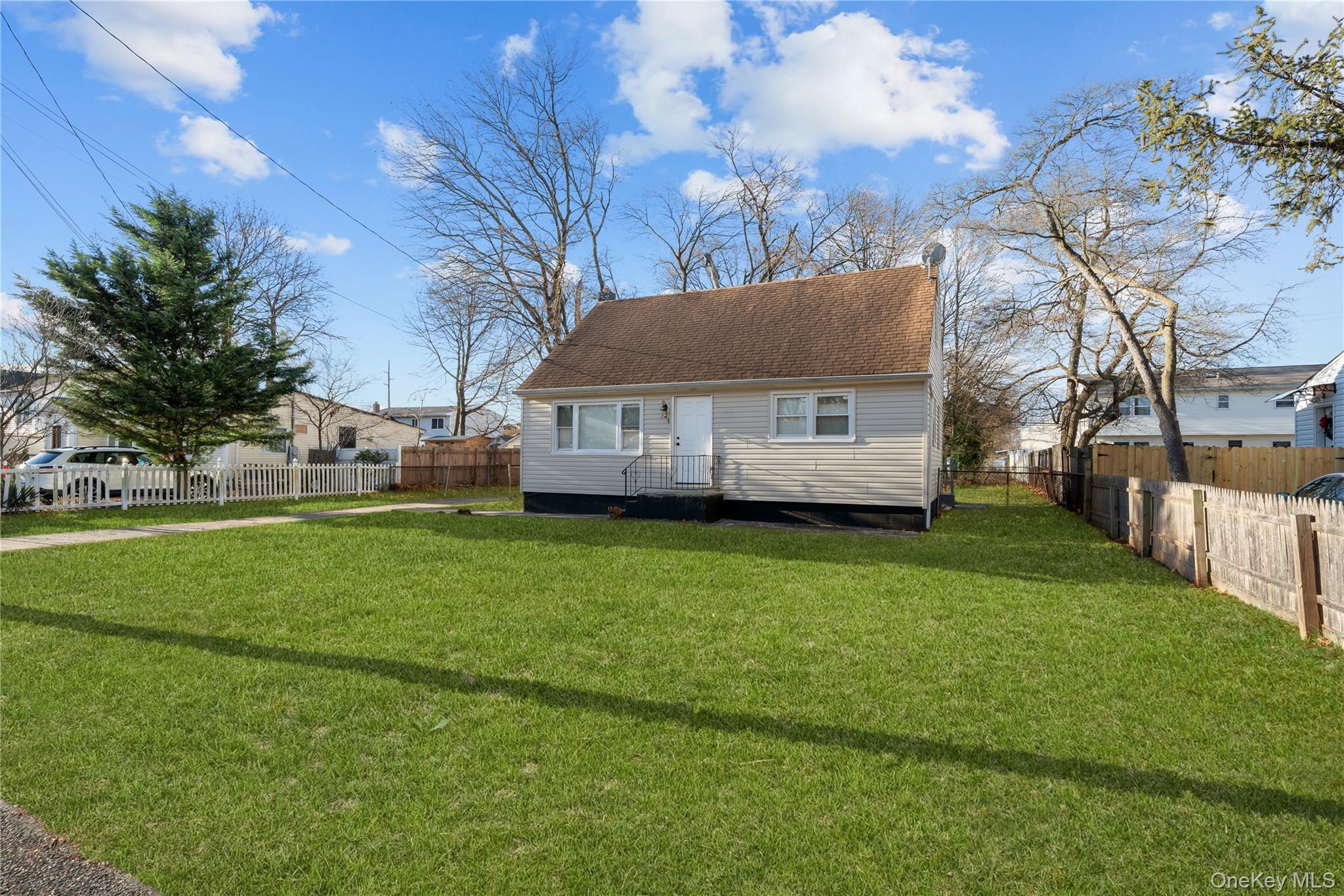 Single Family Arizona Suffolk County, NY 11704, MLS-943577-2