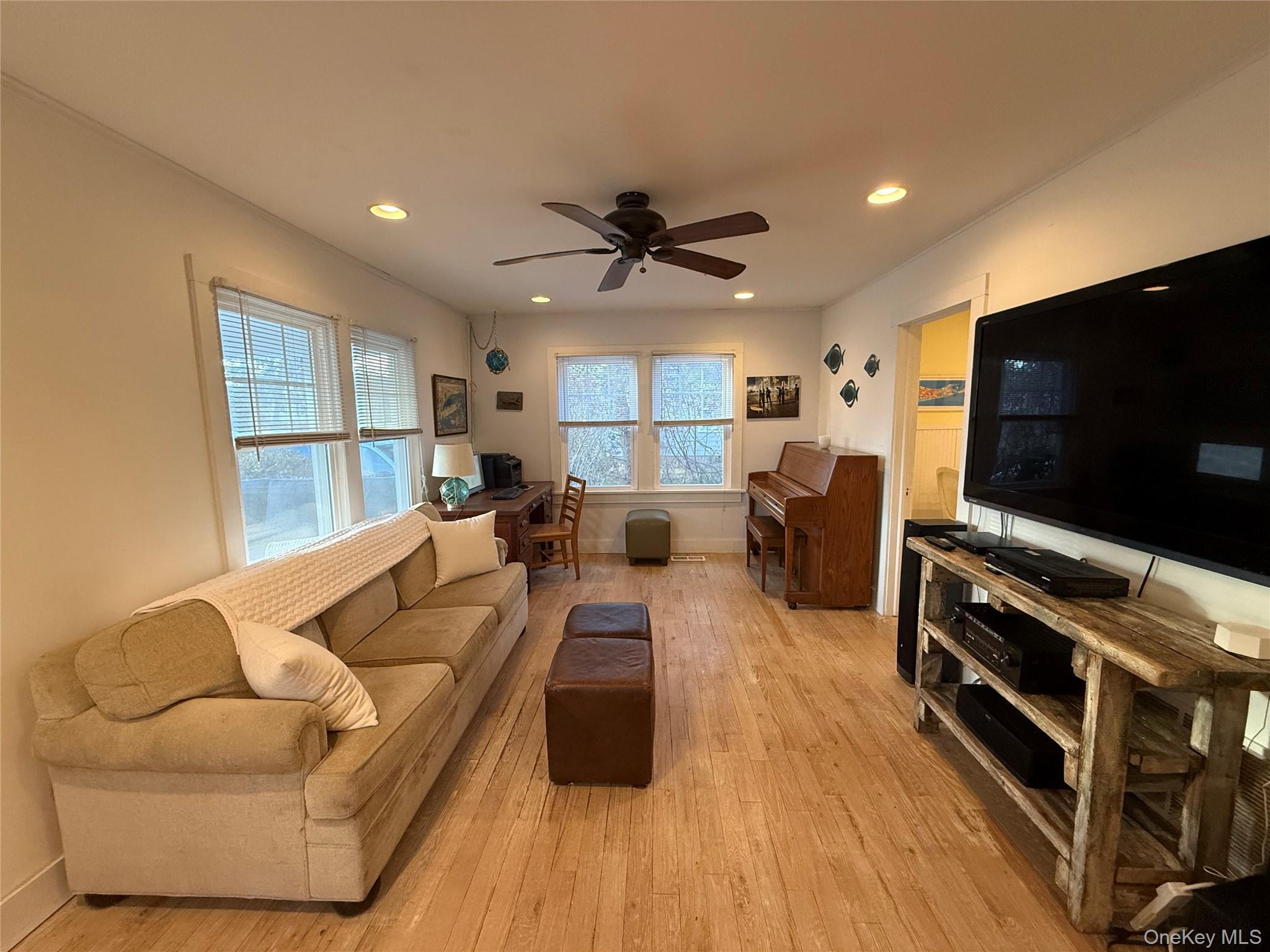 Single Family Pequash Suffolk County, NY 11935, MLS-943582-4