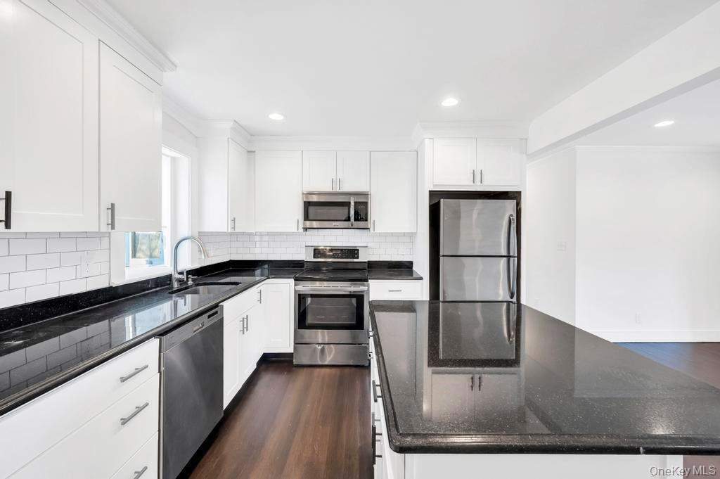 Single Family 28th Suffolk County, NY 11798, MLS-943639-11