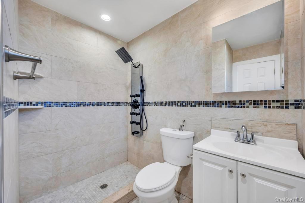 Single Family 28th Suffolk County, NY 11798, MLS-943639-15