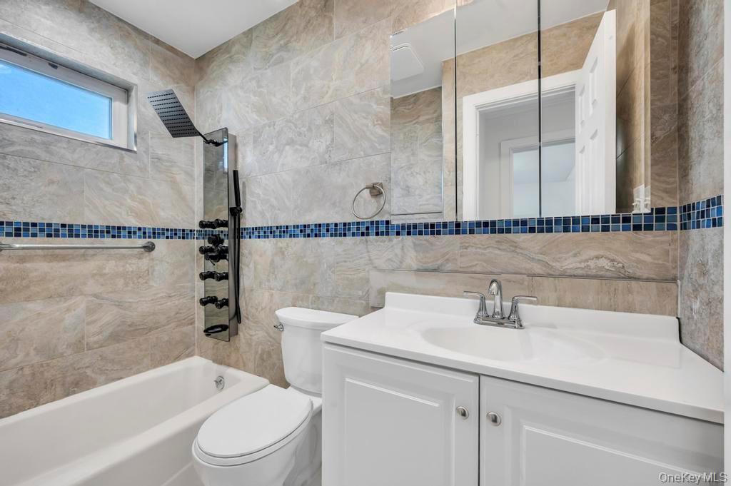 Single Family 28th Suffolk County, NY 11798, MLS-943639-16