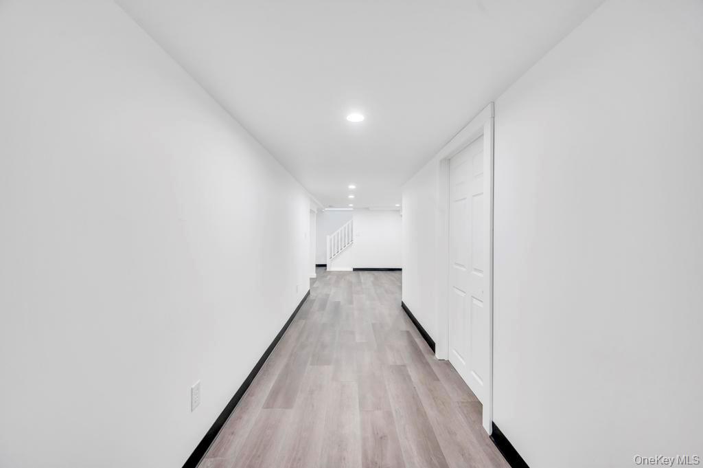 Single Family 28th Suffolk County, NY 11798, MLS-943639-21