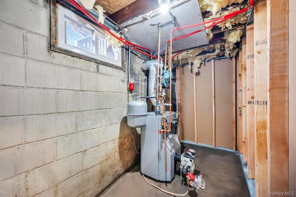 Single Family 28th  Suffolk County, NY 11798, MLS-943639-23