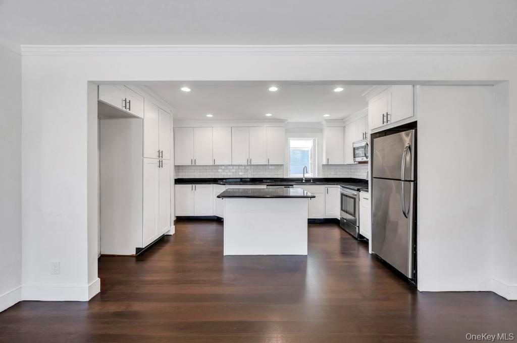 Single Family 28th Suffolk County, NY 11798, MLS-943639-9