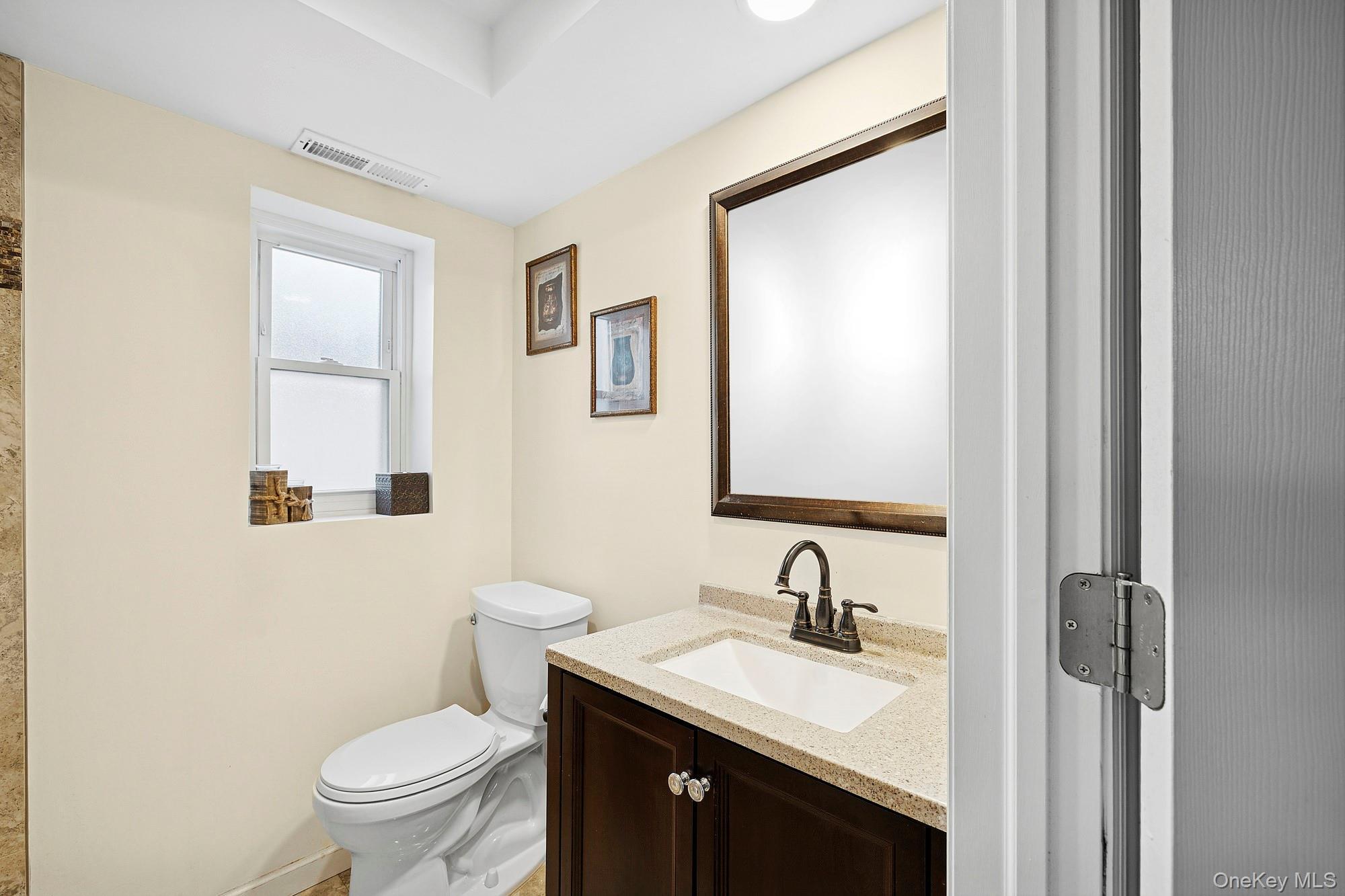 Single Family Niagara  Suffolk County, NY 11725, MLS-943719-11